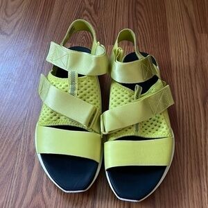 Sorel Kinetic Impact Sandals. NWT